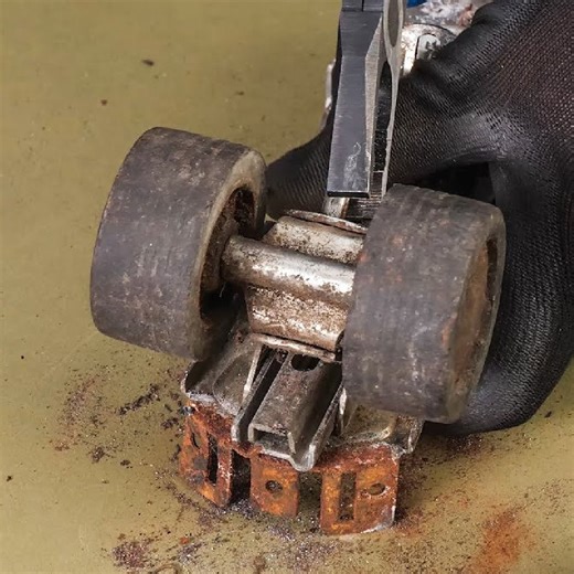 2.9K views · 21 reactions | See How To Restore Vintage Roller Skates. | Creative Panda | Facebook