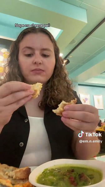 We’re switching gears to Universal cause we’d do anything for the minions💪🏻 #universalstudios #universalflorida #minionland #minions #despicableme #minionmayhem #bakemyday #minioncafe #freezepops #vector #minionsriseofgru #floridathemeparks #islandsofadventure