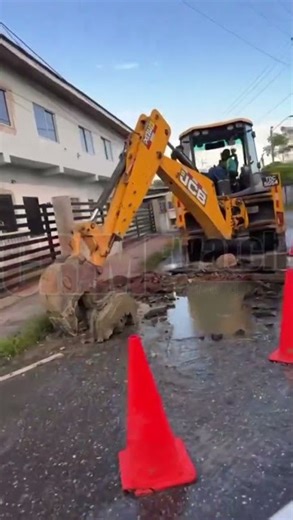 WASA moves in to repair a waterline busted under the roadway