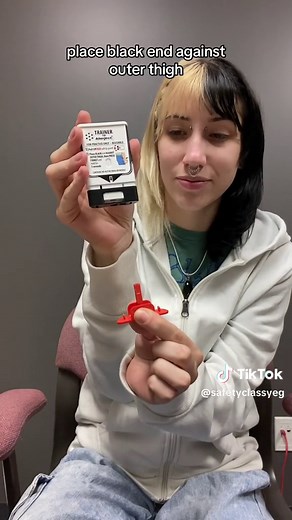 Using an epinephrine auto injector (EpiPen) in responding to anaphylaxis. #fyp #safetytips #anaphylacticshock #alergyseason #allergicreaction