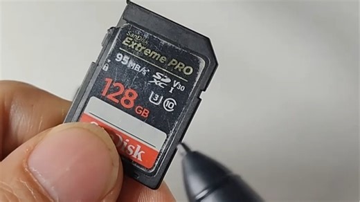 使用型号为SanDisk Ultra的SD卡，实际速度远超标称，拍摄4K视频无卡顿，长期使用稳定性强，真实可靠，适合旅行记录和日常拍摄。