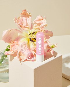 Unser Geheimtipp für wunderschöne Lippen 🤫 Die Labello Lip Scrubs peelen sanft deine Lippen und fördern so die Durchblutung – das Ergebnis: einen natürlichen, angesagten Glow ✨ Welchen Labello Lip Scrub hast du schon getestet? | Labello