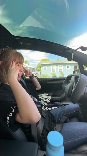 Tesla Model X Parallel Parks Itself! (Autopark)