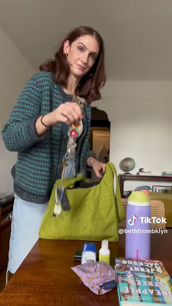 Discover the Spacious Baggu Nylon Shoulder Bag and Its Versatility