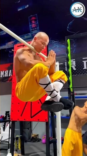 Unbelievable Strength! 🦁 55 ki umar mein 20 wala josh. ViralShorts #ShortsIndia #GymStunt