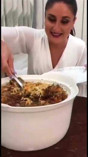 Kareena Kapoor Eating Hyderabad Biryani 🔥 | Must Watch #kareenakapoorkhan #bollywoodnews #shorts