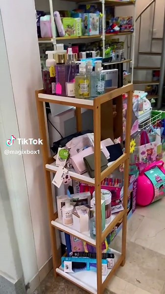 Bienvenidos a Magic Box💯🚀 Ubicados en el centro comercial Oviedo local 1176, te estamos esperando! ❤️🚀 ¡Hay muchos descuentos no te los pierdas! • • • • #tiendacolombia #tiendaoline #reelsinstagram #juguetesparaniños #magicbox #importado #jugueteria #poblado #medellin #pokemon #lolmuñecas #barbie #bolapokemon #lego #cepilloselectricosparaniños #envioscolombia #parati #fyp #pagueforyou @MagixBox