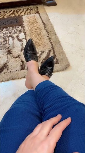 Shoe play _ Dangling