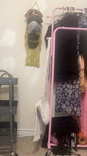 Starting to pack all my non essentials , an excuse to go through all my lash and macrame stuff and get inspired ! Sh freedom is so close . #singlemomma #moving #ourfirstplace | Michelle Holderby | Facebook