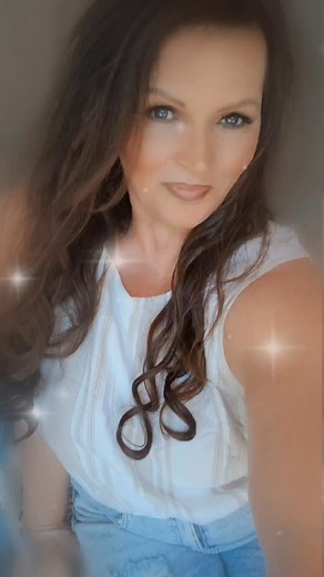 Tennessee Waltz/ Pattie Page It goes way back and probably before my time. #fypシ゚viral #fypシ゚ #goodmusic #fyp #beautifuleyes #thoseeyes #countrymusic #classiccountrymusic #classicmusic I don't own the right to the music but I love it | Kelly Ladner LaFontaine