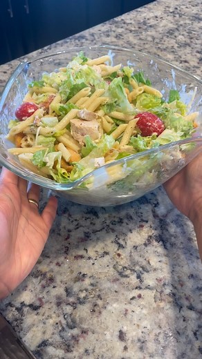 Let’s make a Ceasar Pasta Salad! I was inspired by @my_styled_living amazing recipe, so I decided to try it out and serve it for a party. I used 1 cup of cook penne pasta, 2 cups of finely chopped romaine lettuce, a handful of cherry tomatoes, freshly ground black pepper, croutons, grated Parmesan cheese and tossed it with some Cesar dressing! Try it out and let me know what you think! #ceasarsalad #saladrecipe #viralvideos #partyfood #newrecipe #recipeoftheday #foodstagram | Lovecraftedhome