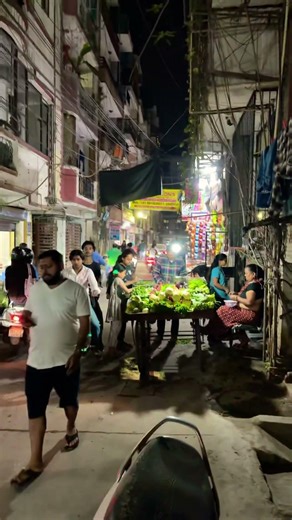 A Crowded Street in Delhi