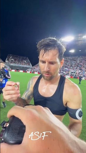 Leo Messi Signs Fan’s Camera | Emotional Football Moment | Messi Autograph #shorts