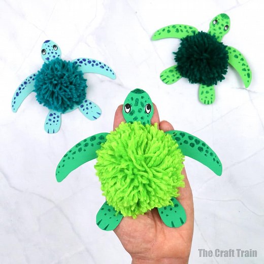 The fluffiest turtles you'll ever see! Make some using our printable template available here: https://www.thecrafttrain.com/yarn-turtle-craft/ | The Craft Train