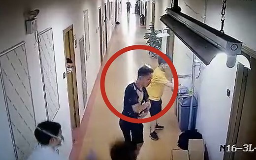 南科大一化学实验室起火，一博士后头顶火苗冲出 现场视频曝光