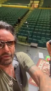 SATCHVAI BAND SURFING WITH THE HYDRA 2025 (more dates TBA) JOE SATRIANI & STEVE VAI KENNY ARONOFF - DRUMS MARCO MENDOZA - BASS PETE THORN - GUITAR Website link in BiO See you tomorrow at: GBBarbican w/ Ned Evett in York. @joesatriani @stevevaihimself @petethornguitarist @kennyaronoff @yorkbarbican | Marco Mendoza
