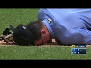 KC@DET: Umpire hit on the jaw with pitch, stays in