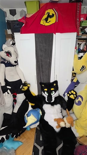 Fluffy furr in furry world #furrsuit #plushies #vaporeon #renamon #loonahelluvaboss