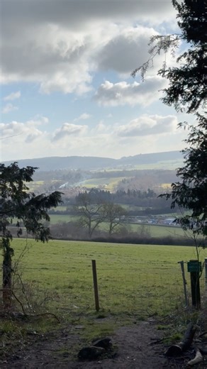 The Queen's Head on Instagram: "Just moments from our door, you’ll find the beauty of the Surrey Hills and the famous Silent Pool - a place known for its crystal-clear waters and peaceful surroundings. After a countryside walk, come and enjoy Silent Pool Gin at our bar, served just the way you like it. From exploring it outdoors to tasting it in your glass, you can experience Silent Pool in all its forms with us. 🍸🌿 Did you know? Silent Pool takes its name from the naturally spring-fed pool ne