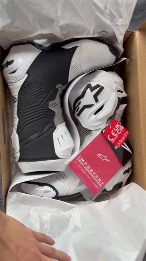 Alpinestars Supertech R: The Ultimate Motorcycle Gear