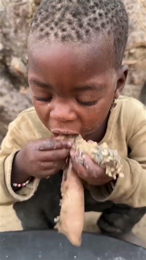 The daily life and diet of the Hazarbi tribe #africa