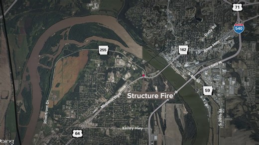 Crews respond to fire at Fort Smith liquor store