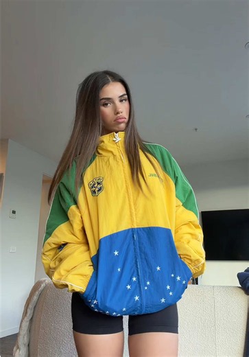 leah halton (@looooooooch)’s video of Lima