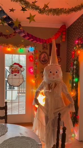 Mads ⋒ on Instagram: "That 90s glow ✨🎄 everyday I look forward to sundown just for the glow 🤩write GLOW & I’ll send ya all the things in this post✨ #christmas #christmasdecor #diychristmas #diycrafts #holidaymagic #90s #nostalgic #vintagechristmas #christmasinspo https://liketk.it/5C7P5 #ltkhome #ltkseasonal"