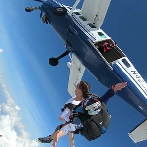 How good is skydiving?!? #SkydiveSpaceland #SkydiveSpacelandDallas #SpacelandDallas #DallasSkydiving #SkydiveInDallas #Skydiving #Skydive #ThingsToDoInTexas #ThingsToDoInDallas #BucketList #BeBrave #BirthdayGift #Tandem #TandemSkydive #skydiving | Skydive Spaceland Dallas