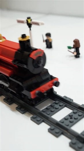 Lego / HP Hogsmeade Station Part 17