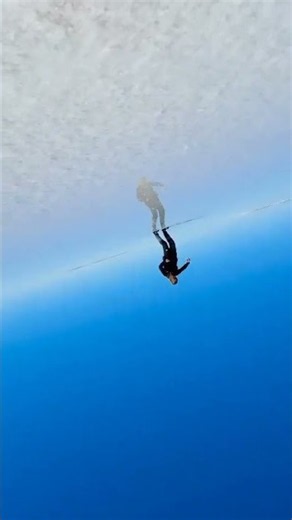 Il lago di sale più grande del mondo. Quando piove, diventa uno specchio infinito.