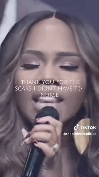 “Pray in the Spirit at all times. Pray with all kinds of prayers, and ask for everything you need. To do this you must always be ready. Never give up. Always pray for all God’s people.” ‭‭Ephesians‬ ‭6‬:‭18‬ ‭ sarahjakesroberts #sarahjakes #womanevolve #thebiblesimplified #thebiblesimplifiedplaylist #thebiblesimplifiedscripture #fyp #fypシ