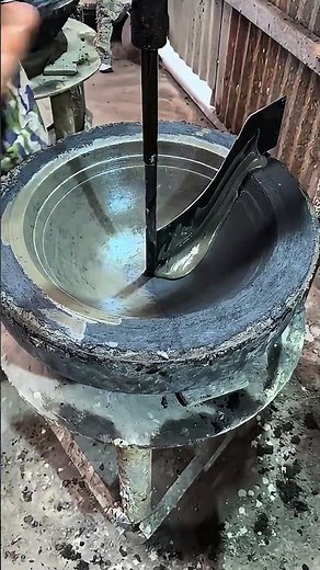 Molten Iron Pouring Mastery! Satisfying Cast Iron Mold Making Process 🔥⚙️