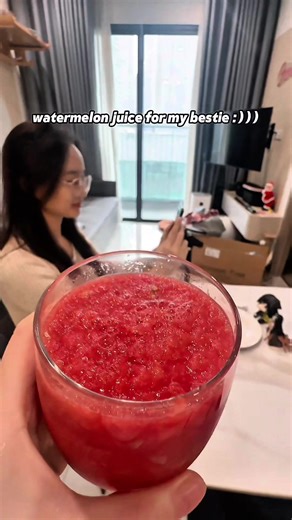 Watermelon juice for my bestie :)))) @Julee Cook 😜🫣 #funny #trick #viral #fyp #bestie