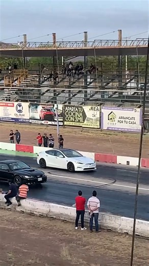 29K views · 759 reactions | Tesla S Plaid de 1000 HP #dragracing #Tesla #Electrico #mustang #racecar | Sinaloa Racing | Facebook