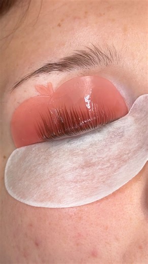 𝐀𝐧𝐝𝐫𝐞𝐚 | 𝐎𝐂 𝐋𝐚𝐬𝐡 𝐀𝐫𝐭𝐢𝐬𝐭 ✧ 𝐄𝐝𝐮𝐜𝐚𝐭𝐨𝐫 | ‎ᢉ𐭩 Have you ever wondered why some people’s lash lift lasts a whole 1–2 months, while yours starts to lose the curl or look frizzy after...‎ | Instagram