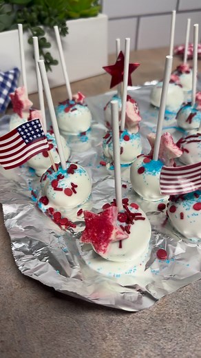 3 comments | Make sure and snag one of these cake pops when you come see us or pre order them for the 4th of July! #godblessamerica #happyfourthofjuly #cakepops | Southern Roots Fresh Market | Facebook