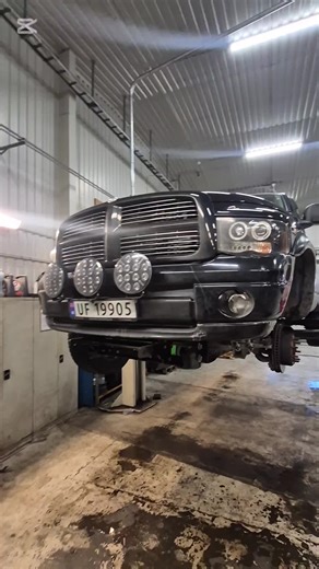 додж ram 2500 где датчик абс стоит...