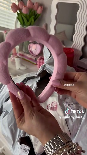 im obsessed with everthing 🥹🎀🌸💌💗 #shein #sheinhaul #aestheticfinds #bedroomhaul #sheinfinds #thatgirlaesthetic #thatgirlfinds #pinterestaesthetic #pinterestgirl #pinterestroomdecor #pinkgirl #thatgirlaesthetic #thatgirl #beauty #roominspo #fyp #pinkaesthetics🎀💖