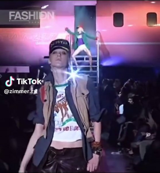 Natasha Vojnovic Walks for DSquared2 FW 2003