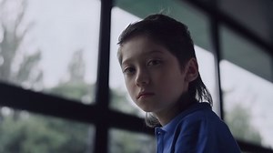 Depressed Little Boy Watching Out Window: vídeo stock (100% livre de direitos) 1091084663 | Shutterstock