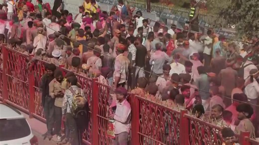 The Hindu festival of Holi, also known as the festival of colors, heralds the beginning of spring. #holi #festivalofcolour #celebration #hindu #festival #India #live #Reuters #news Keep up with the latest news from around the world: https://www.reuters.com/ | Reuters