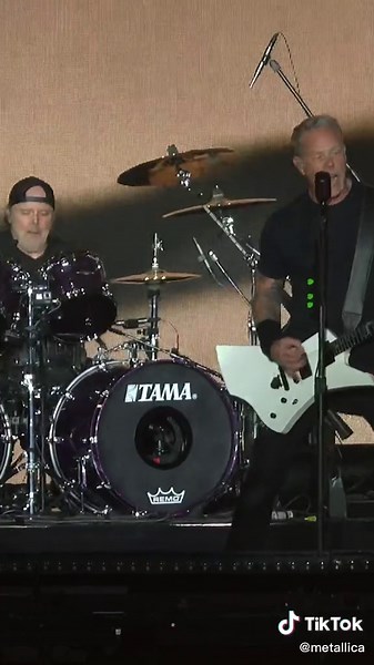 Metallica Performs 'Whiskey in the Jar' Live in Curitiba, Brazil
