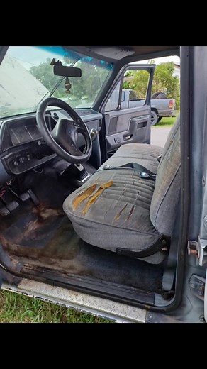 part 1 of restoration of the 89 f350 crew cab dually #f350 #idi #project #bricknose #interor #restoration