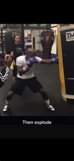 Money Mayweather on bag momentum. #floydmayweather #boxingtraining #boxingworkout #boxing