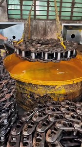 135K views · 756 reactions | Chain Factory Using Crane to Color Large Chains #tiktok #chainfactory #crane #largechains #impressiveprocess #factoryskills | Daily Dose of Facts | Facebook