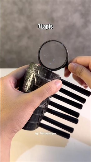 This is mind-blowing 👀 #magnifier #magnifyingglass #microscope #experiment #zoom