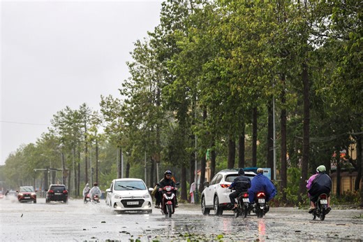Rain from Typhoon Bualoi floods homes in Hanoi, disrupts transport
