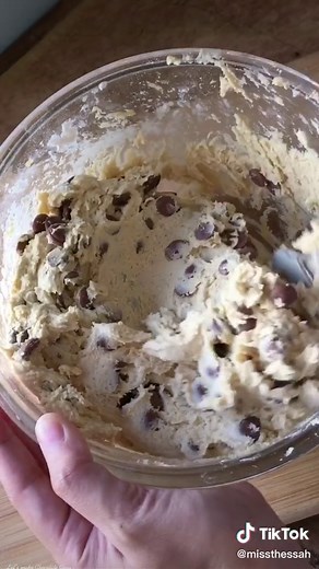 How to Make Delicious Chocolate Chip Cookies