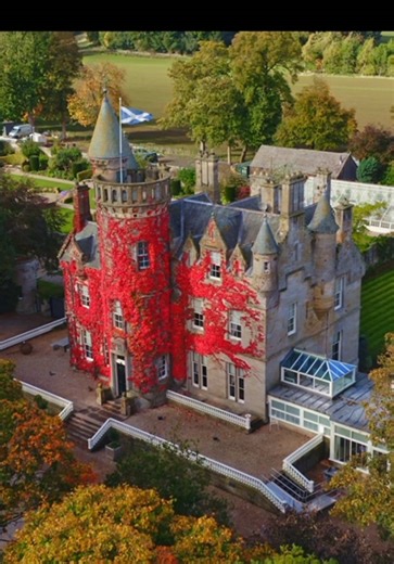 POV: you say “I do” in your very own Scottish castle. Contact us to learn more about our wedding packages. #carlowriecastle #weddingvenue #exclusiveuse #scottishcastle #luxurywedding